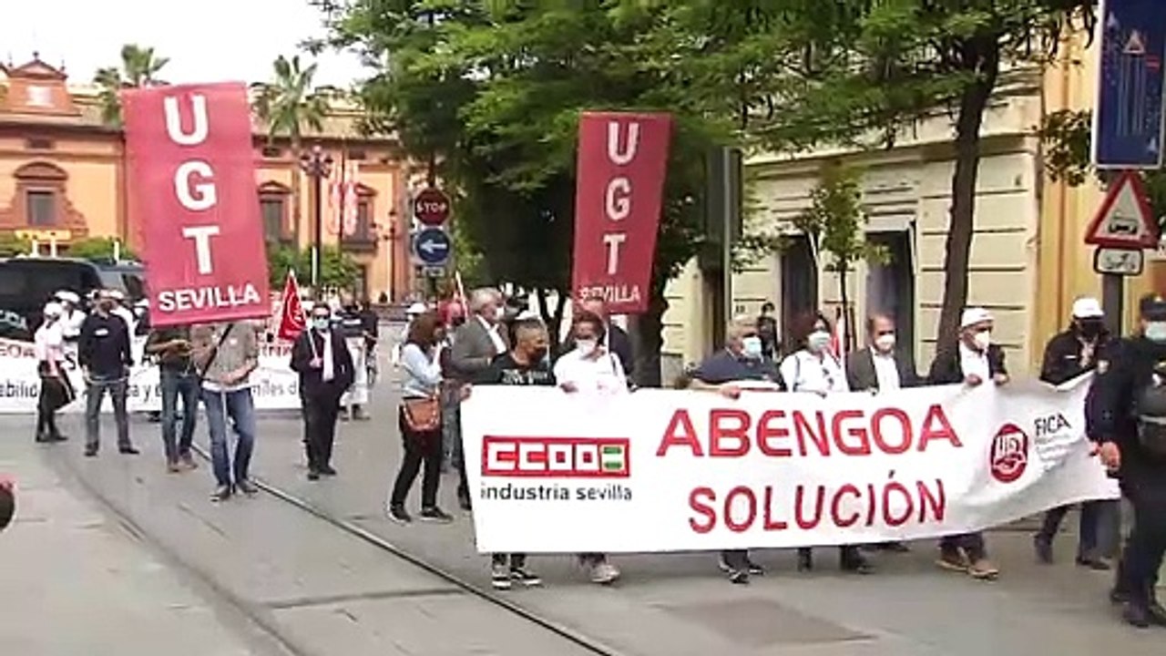 Trabajadores de Abengoa se manifiestan para pedir mantener sus empleos
