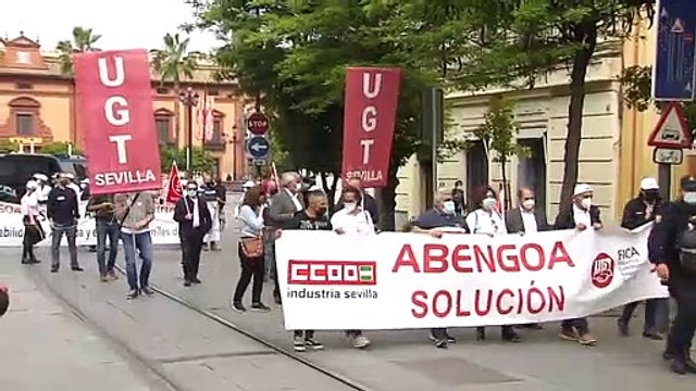 Trabajadores de Abengoa se manifiestan para pedir mantener sus empleos