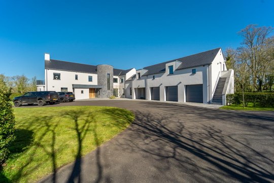 Enjoy a look around Hunters Hill Manor, 35 Ballynahinch Road, Dromore