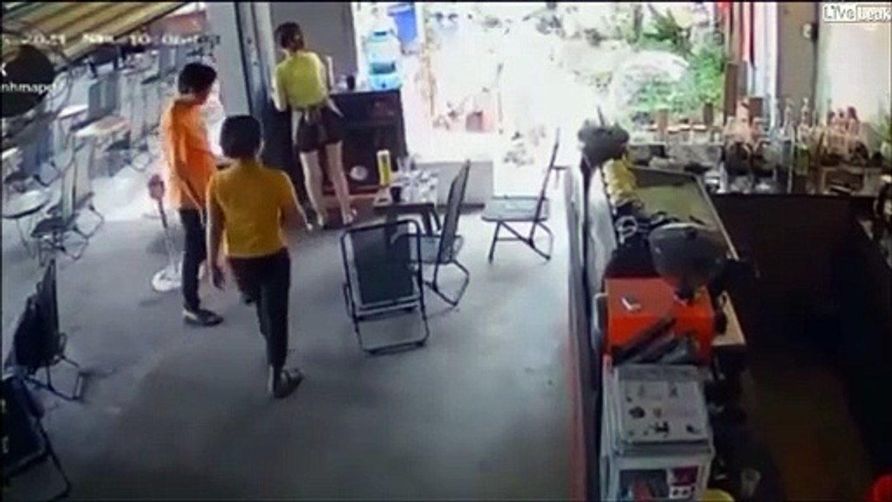 Quand tu joues au jeu de la chaise sans le vouloir