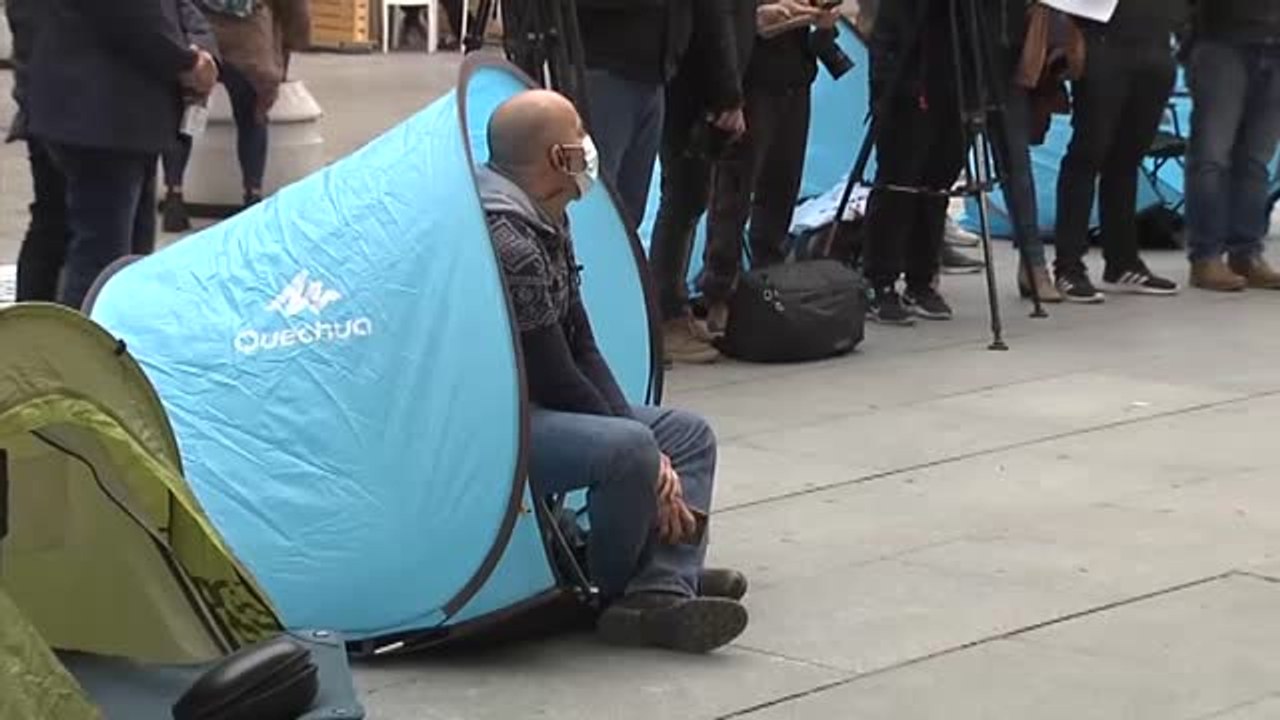 Los DJ se suman a la acampada de protesta frente al Palacio de la Generalitat Valenciana