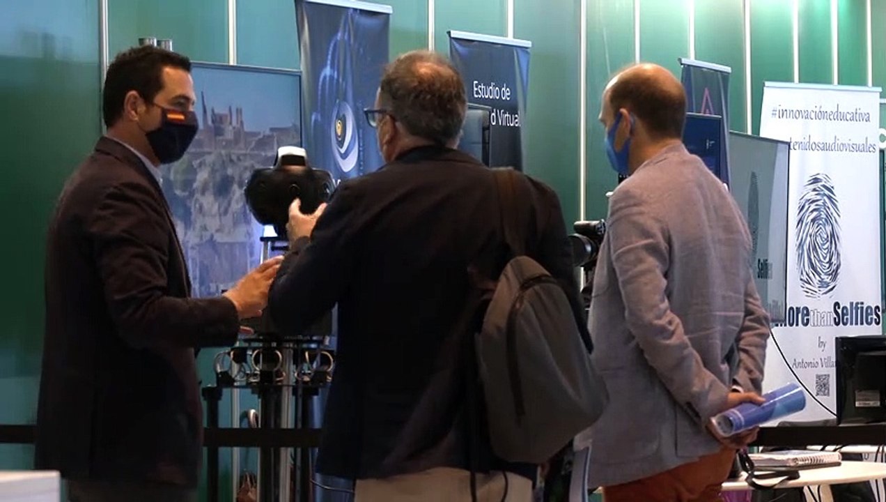 Bendodo defiende que la digitalización se convertirá en el primer motor económico de Andalucía