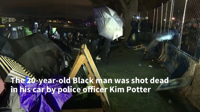 Protesters defy curfew to gather outside Brooklyn Center police department