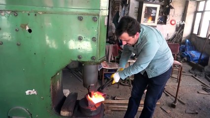 Bin Derecelik Ateşe Karşı Hem Oruç Tutup Hem de Demir Dövüyorlar