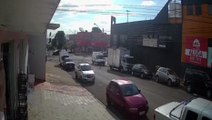 Câmera mostra carro capotando durante colisão na Avenida Carlos Gomes