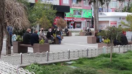 Orta risk grubundaki Uşak'ta cadde ve sokaklarda kısmi yoğunluk gözlendi