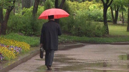 [날씨] 낮까지 약한 비, 오후 황사...주말 소나기 / YTN