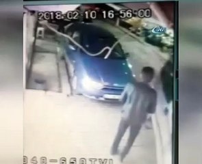 Sıra dışı olay: Yolda yürüyen genç kızı zorla kaçırdılar!