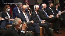 Ministros da Grécia e Turquia discutem durante coletiva de imprensa