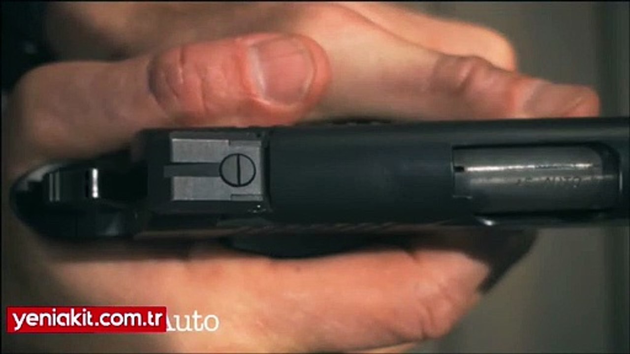 Ateş edilen balta mermiyi ikiye böldü!