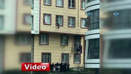 Camdan düşen çocuğu vatandaşlar böyle yakaladı