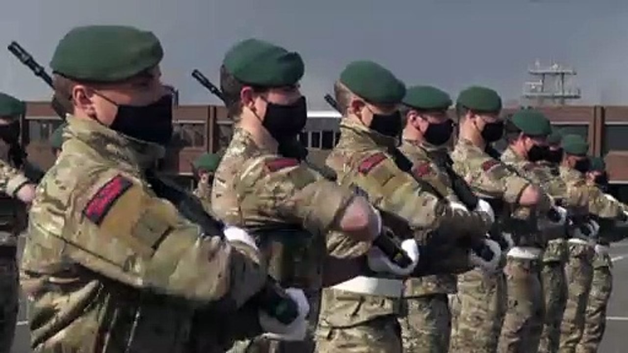 Very british! Prinz Philips Sarg wird im Land Rover kutschiert