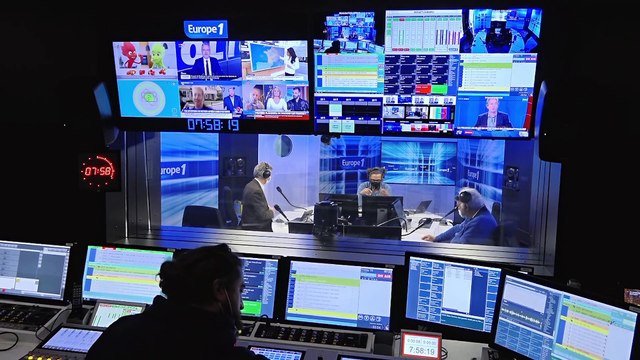 Emmanuel Macron : Tu vas chez Pfizer, tu prends des vaccins et tu vaccines ! (Canteloup)