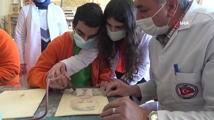 Özel öğrenciler yeteneklerini yakma resim tekniğiyle gösteriyor