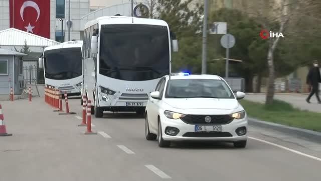 Son dakika haberi | Polis ekipleri, 104 emekli amiralin darbe imalı gece yarısı bildirisinde imzası bulunan bazı emekli amirallerin evinde arama yapıyor
