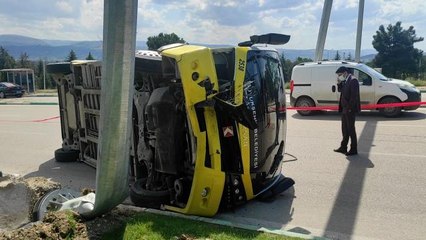 Bursa'da toplu taşıma midibüsü devrildi: 5 yaralı
