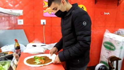 Balıkesirli işletmeci ihtiyaç sahiplerinin karnını bedava doyuruyor