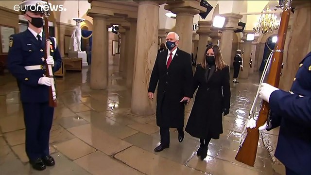 مايك بنس خضع لعملية جراحية ناجحة لتركيب جهاز لتنظيم ضربات القلب