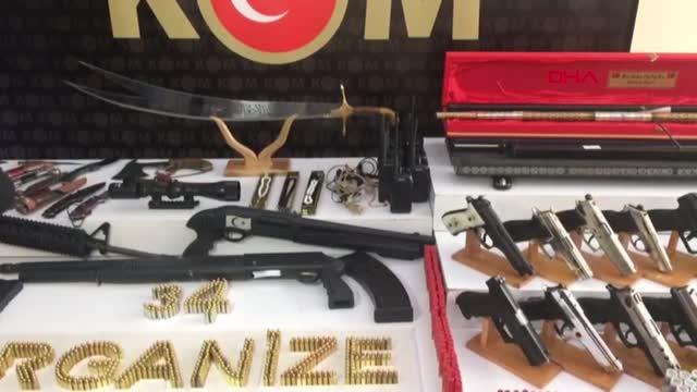 SEDAT PEKER OPERASYONUNDA ELE GEÇİRİLENLER EMNİYETTE SERGİLENİYOR-1