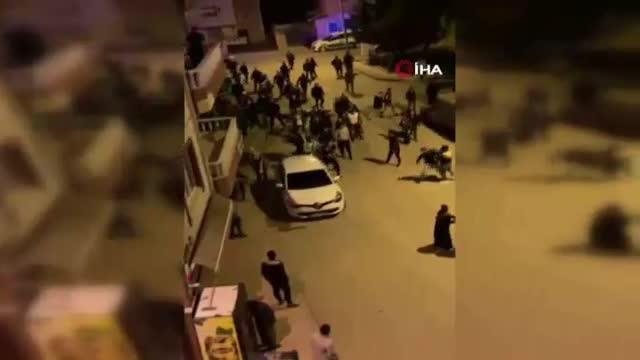 Son dakika haberleri | Kısıtlamada 100 kişilik grup kavgaya tutuştu, polis uyarı ateşi açtı, çevik kuvvet müdahale etti