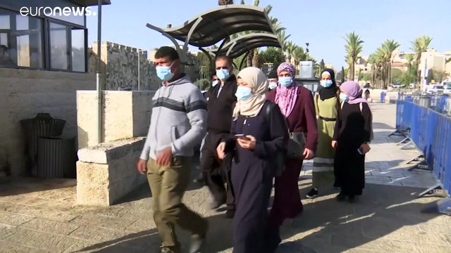 شاهد: إجراءات أمنية مشددة في القدس قبل أداء أول صلاة الجمعة خلال شهر رمضان في المسجد الأقصى