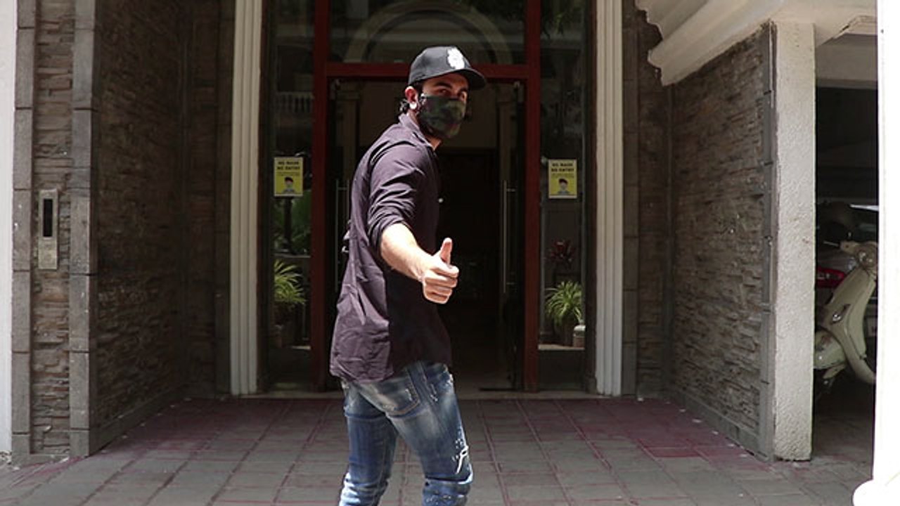 Ranbir Kapoor Covid से ठीक होने के बाद फिर से क्यों पहुंचे Clinic; Watch Video | FilmiBeat