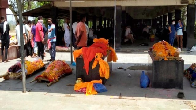 Corona patients’ bodies pile up at crematoriums in UP