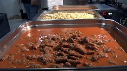 Gaziosmanpaşa’da  ihtiyaç sahiplerine her gün 1 ton yemek  dağıtılıyor