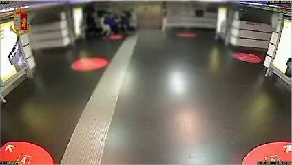 Roma - Rapina alla fermata metro Flaminio arresti in baby gang (15.04.21)