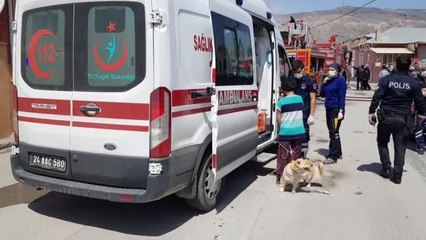 Yangın çıkan evdeki anne ile 3 çocuğunu vatandaşlar kurtardı