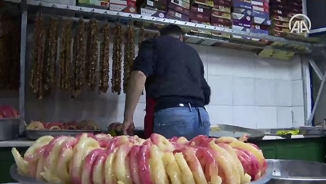 Şam'dan İzmir'e uzanan lezzet zülbiye iftar sofralarını tatlandırıyor