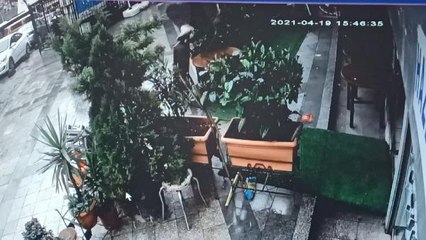 Son dakika haberleri! Beyoğlu'nda polisten kaçan soygun şüphelisi 3. kattan düştü