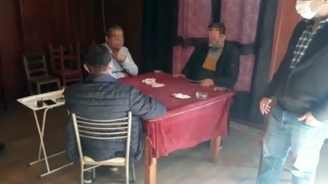 Coronaya rağmen ofiste kumara 25 bin lira ceza