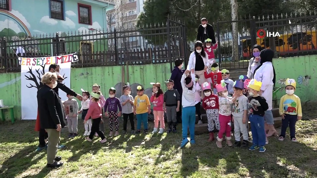 Esenyurtlu minikler ağaç dikti