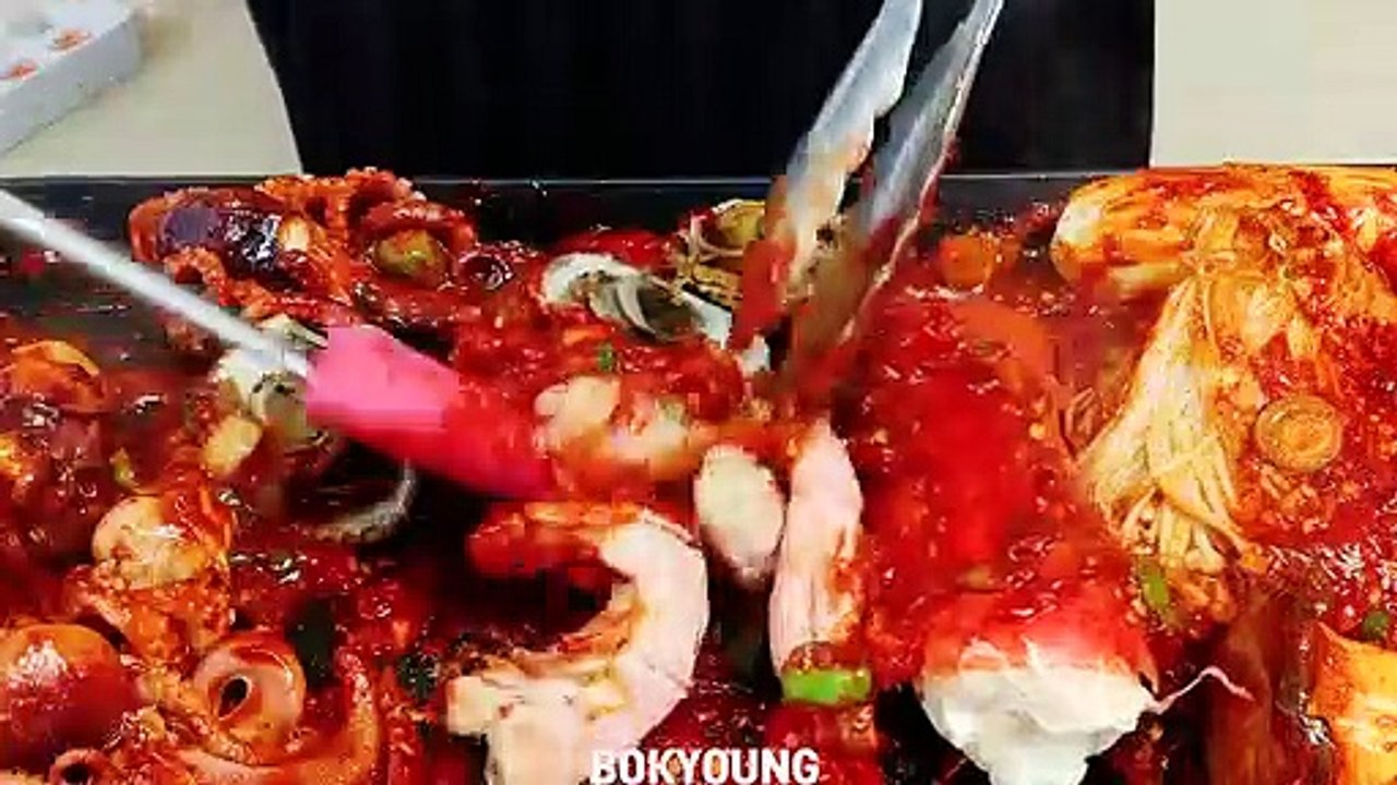 Asmr (Cooking & Eating) Spicy Seafood (Lobster Tail, Octopus, Shrimp, Cockle, Squid, Enoki Mushroom)