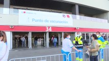 Madrid podría cerrar los centros de vacunación masiva si no llegan más dosis