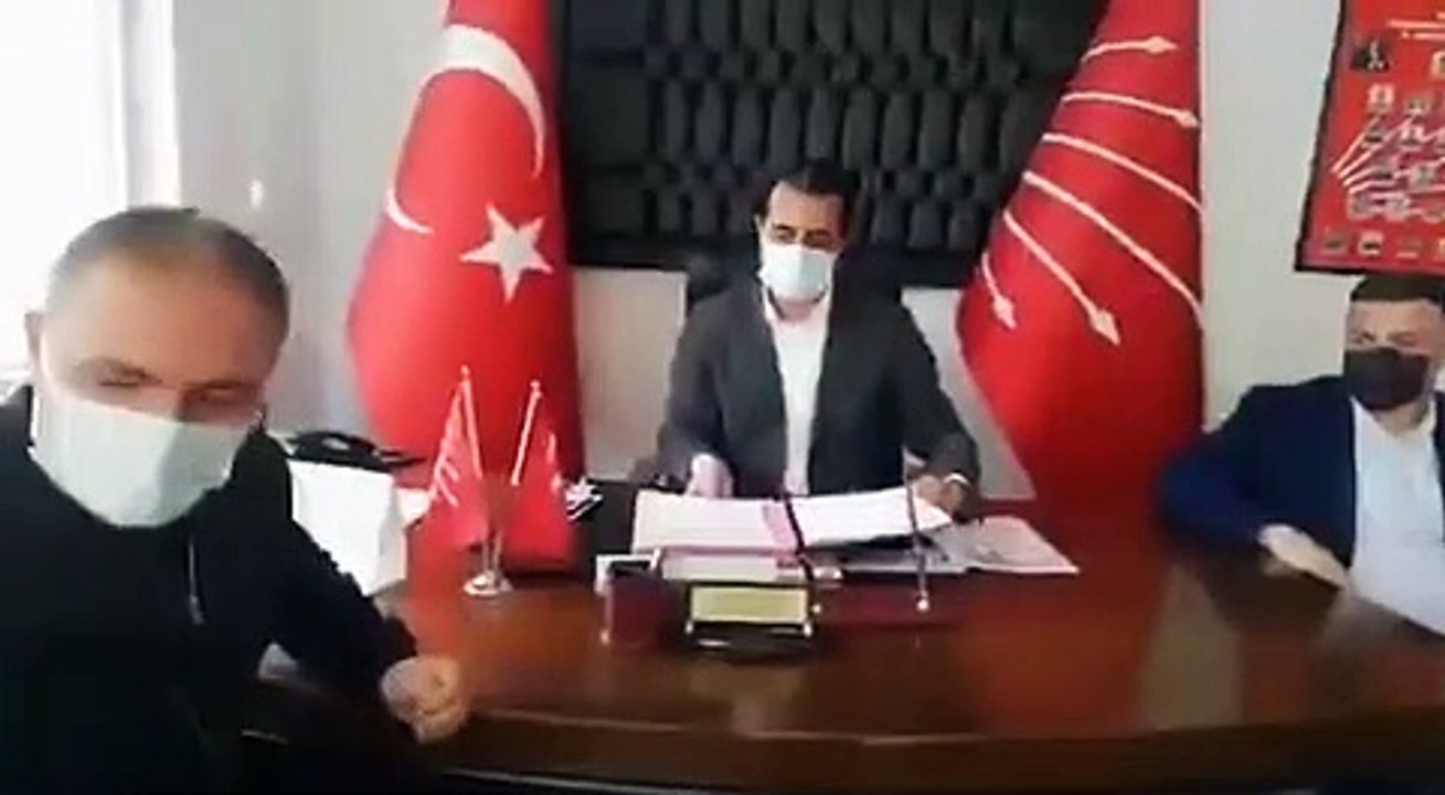 CHP Niğde İl Başkanlığı'nın, polis tarafından kaldırılan "128 milyar dolar nerede?" pankartının yerine astığı "128 nerede?" pankartı da kaldırıldı