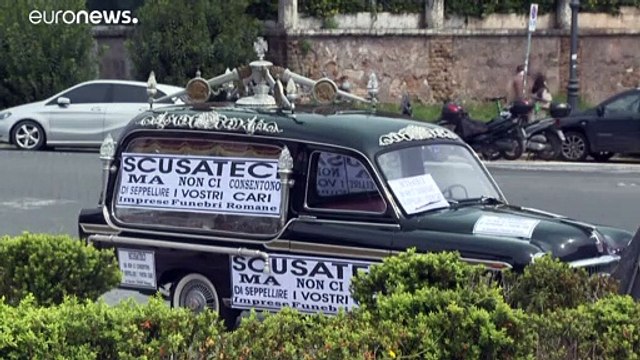 В Риме протестуют сотрудники похоронного бюро