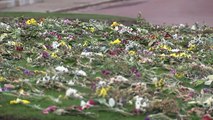 Edward and Sophie view hundreds of flowers for Prince Philip