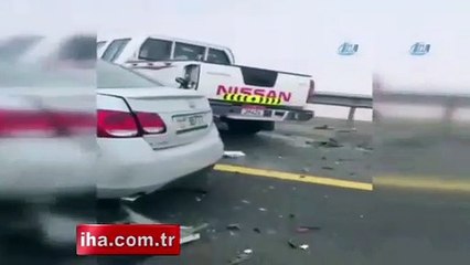 Sisten onlarca araç birbirine girdi