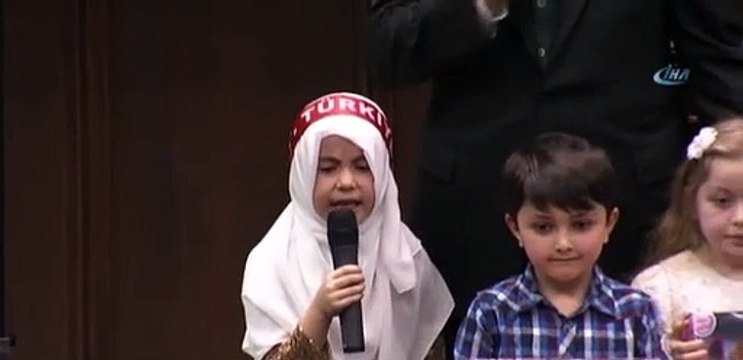 AK Parti grup toplantısında küçük çocuklardan duygulandıran şiirler!