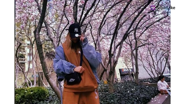 Valentina Ferrer confirma su embarazo posando con J Balvin