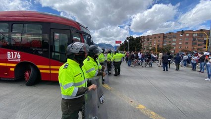 Comerciantes bloquean vías de Bogotá