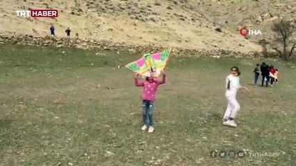 Başkale'de öğrenciler uçurtma şenliğinde buluştu