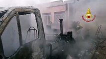 Maracalagonis (CA) - Camper in fiamme nel cortile di un'abitazione (16.04.21)