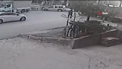 Yola devrilen suntalardan son anda böyle kurtuldular