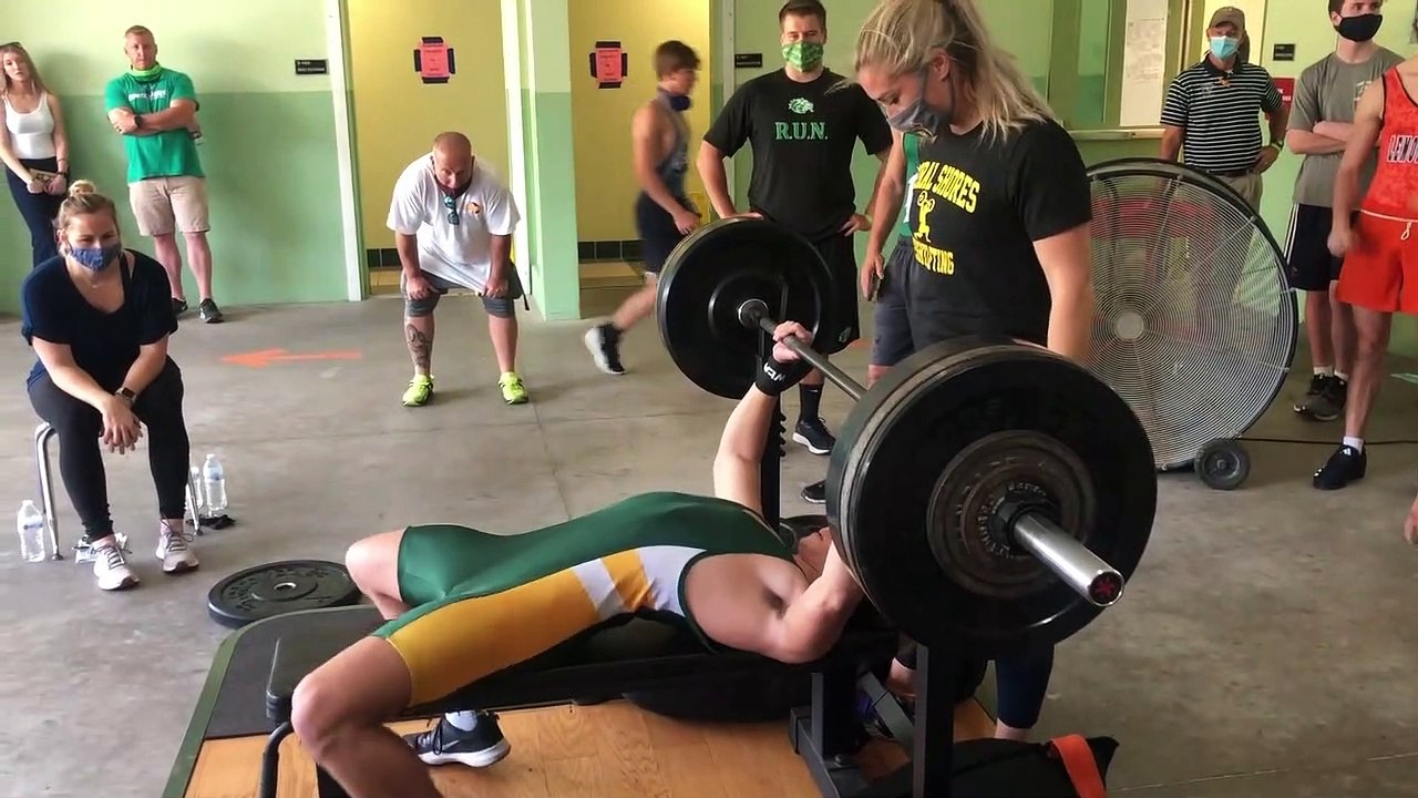 Bench Press Without Chalk Leads to Unexpected Slip