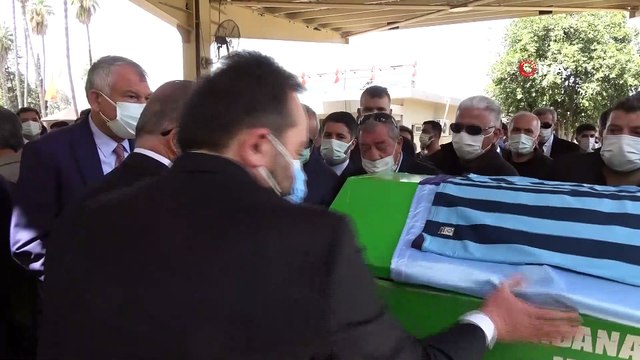 Taşıdığı tabutun direği elinde kalınca Fatih Terim şaşkınlık yaşadı