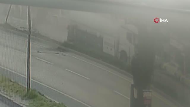 Kırmızı ışık ihlali yapan tanker taksiyi böyle parçaladı