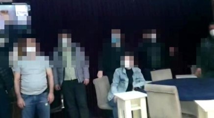 Yasaklara rağmen kumar oynayan şahıslara polis baskını